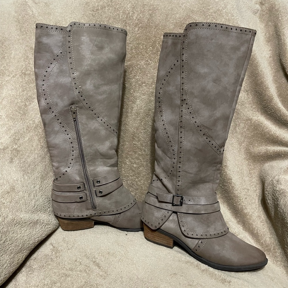 Taupe yoko riding boots size 7.5 absolutely love the look of these!